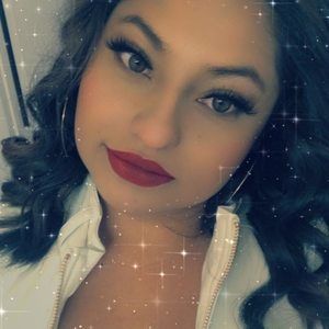 Meet your Posher, Cynthia